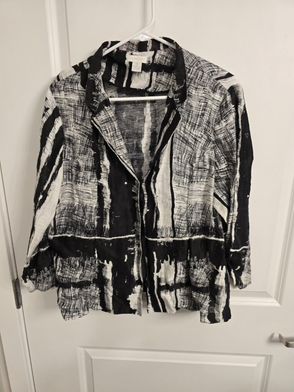 Chico’s Womens Size 2 Black White Abstract Print Blouse Open Front Lightweight